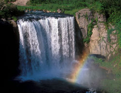Водопад на р. Карымская, Камчатка