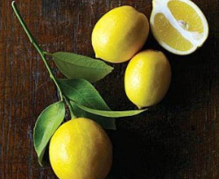 Кислый, но очень полезный лимон