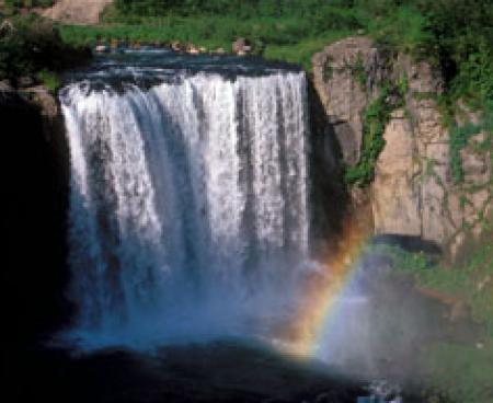 Водопад на р. Карымская, Камчатка